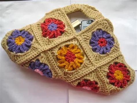 This pattern is written in standard us crochet terms, in english only. Floral Granny Square Crochet Purse | AllFreeCrochet.com