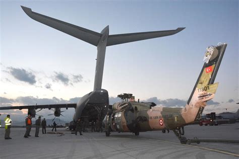 The a400m aircraft had to land in kabul under incredible conditions. Turkish A400M transported Sikorsky S-70 to Kabul ...