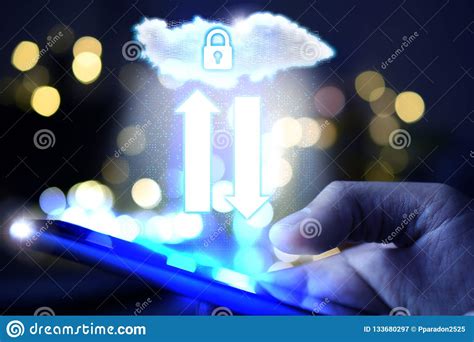 Large clouds, predominant today, often have functions distributed over multiple locations from central servers. Cloud Computing Com A Pessoa Que Guarda Um Smartphone No ...