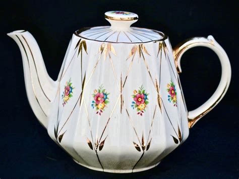 5 out of 5 stars. Vintage 1930s RARE Art Deco Sadler teapot with ribbing ...