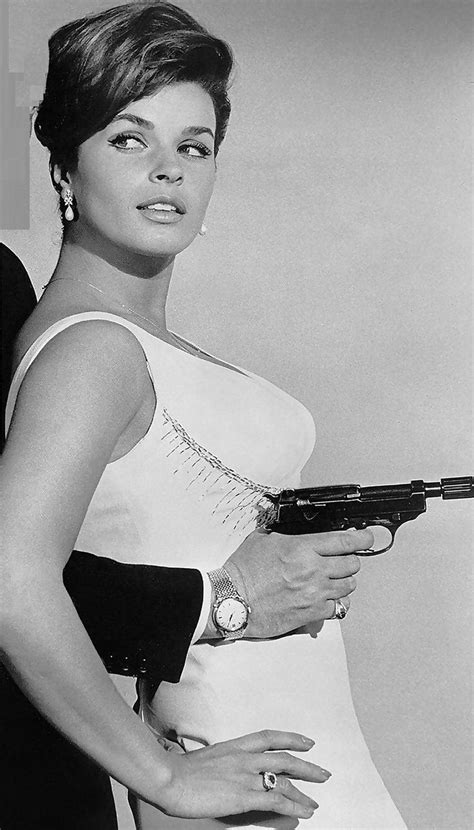 Heimlich beginnt senta berger für die aufnahmeprüfung an der schauspielschule zu lernen. Pin by Commando 509 on Senta Berger | Man from uncle tv ...