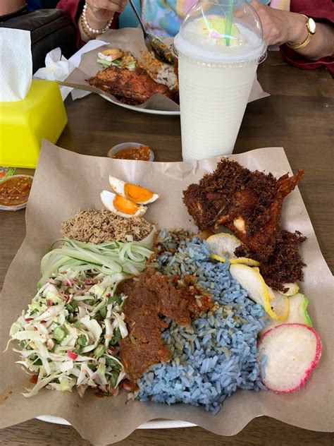 Mknan sdap.cume harap nnt ada menu untuk order telur dadar atau nasi putih sahaja. Hidangan Pantai Timur ASLI & ENAK di Warung Pokdi Kelate ...