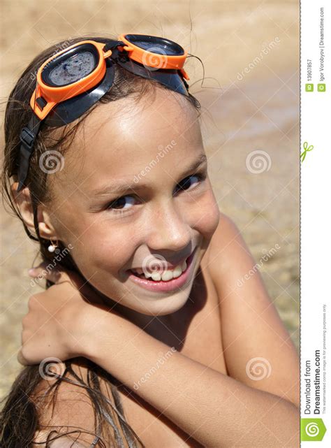 We did not find results for: Ragazza Del Preteen Sulla Spiaggia Del Mare Immagine Stock - Immagine di bagno, litorale: 13907857