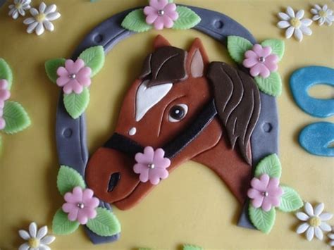 Hoefijzer met paard kleurplaat for kleurplaat paardenhoofd met. een taart met een paard (Pagina 1) - Taarten Parade ...
