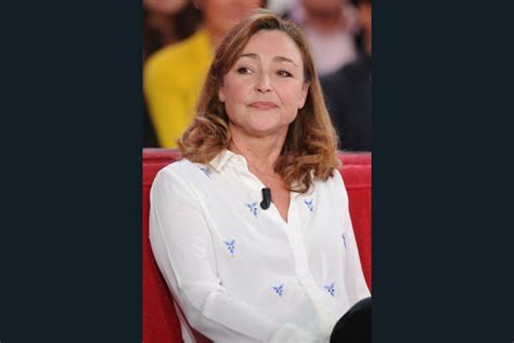 Née le 1er mai 1956 à paris, catherine frot démarra sa carrière au théâtre puis c'est en 1980 qu'elle voit son premier rôle au cinéma dans le film mon oncle d'amérique. Quels sont les secrets de la très discrète Catherine Frot