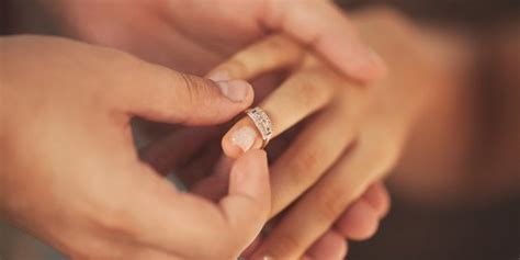 Happy engagement, semoga kalian berdua dilancarkan terus sampai selamat tunangan! 40 Ucapan Selamat Tunangan untuk Teman dan Kerabat Dekat, Penuh Doa dan Bermakna Halaman 6 ...
