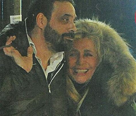 Paolo capponi e il rapporto con mara venier. Mara Venier in attesa dell'Isola, shopping col figlio Pier ...