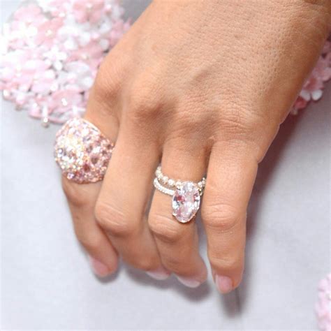Yesterday, blake lively returned to the new york set of gossip girl. #RingTales: Blake Lively's Trendsetting Pink Diamond ...