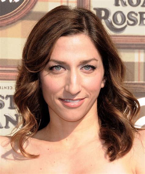 She is of american nationality and has two brothers and a sister. Chelsea Peretti Medium Wavy Formal Hairstyle - Chocolate ...