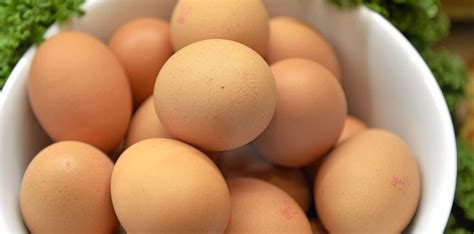 Whole raw eggs contain many nutrients (more so than cooked eggs as heating destroys many nutrients). LISTEN: Six tips to avoid getting sick eating raw eggs ...