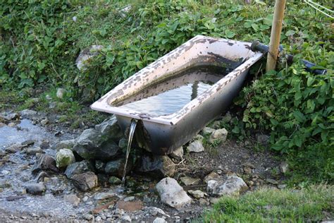 Er schaut nicht die felsenriffe, er schaut nur hinauf in die höh'. Die Wanne ist voll... Foto & Bild | architektur ...