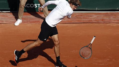 Check spelling or type a new query. Alarma en Roland Garros: Zverev, "muy enfermo y con fiebre ...