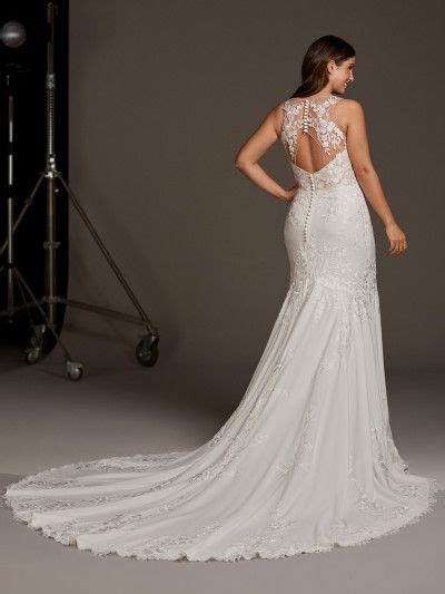 Lace mermaid wedding dresses for timeless bridal style make an unforgettable entrance on your wedding day with a gorgeous lace mermaid gown. Mermaid wedding dress with keyhole back | Pronovias ...