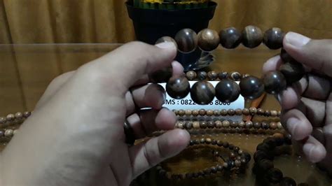 Gaharu adalah kayu berwarna kehitaman dan mengandung resin. Gelang Kayu Gaharu Kalimantan, 082277 5 68000 - YouTube