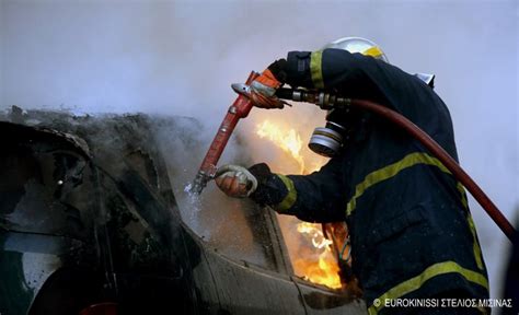 Σε γυναίκα ηλικίας άνω των 30 ετών φαίνεται να ανήκει η σορός που εντοπίστηκε μέσα σε βαλίτσα στα βίλια αττικής. Πυρκαγιά σε Ε.Ι.Χ. όχημα και 1 σκάφος στα Βίλια Αττικής ...