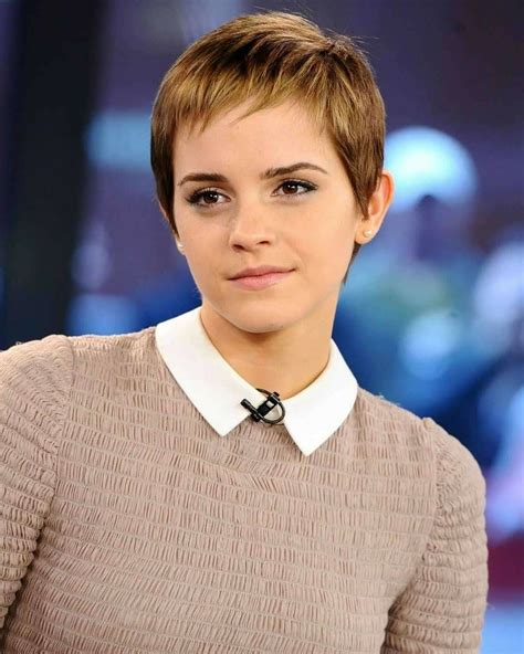 See pictures and shop the latest fashion and style trends of emma watson, including emma watson wearing pixie, side parted straight cut, layered razor cut and more. Pin by Michael Barile on Emma Watson | Emma watson hair ...