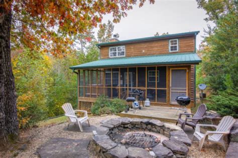 Bears den cabin had most everything folks would need, and settling in for the weekend was easy. Book Bear's Den, Helen, Georgia - All Cabins