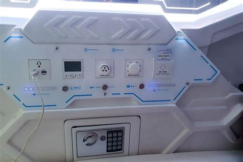 Level 3, departure transit hall (above gate d41) operating hours: Are Capsule Hotels in Singapore Good To Stay In? | Claire ...