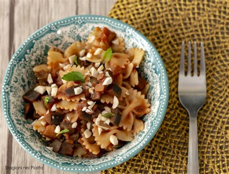 Pasta menta dai migliori blog di ricette di cucina italiani. Pasta con melanzane, mandorle e menta - Stagioni nel Piatto