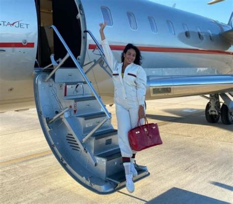 Georgina rodriguez is a spanish dancer, model, cristiano ronaldo's girlfriend and future mother of their fourth child. Georgina Rodriguez Height, Net Worth, Age, Wiki, Bio ...