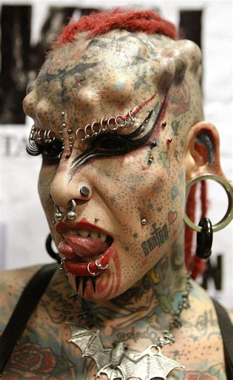 Fue en ese tiempo que conoció al padre de sus cuatro hijos, con quien se casó a los 17 años, pero nunca imaginó que sería maltratada por su esposo. Vampire woman, tattooed eyeballs and split tongue: Extreme ...