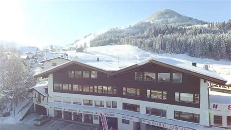 Das skigebiet kitzbühel / kirchberg liegt eingebettet zwischen kitzbüheler horn und hahnenkamm zwischen 800 bis 2.000 metern höhe. Skiverleih im Skigebiet Kitzbühel Kirchberg in Tirol - YouTube