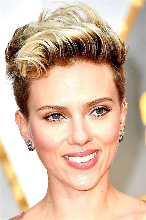 Das haar wirkt dadurch automatisch voluminöser und voller, und das gesicht wird perfekt betont. Scarlett+Johansson+mit+neuem+Haarschnitt:+Die+Seiten+sind ...