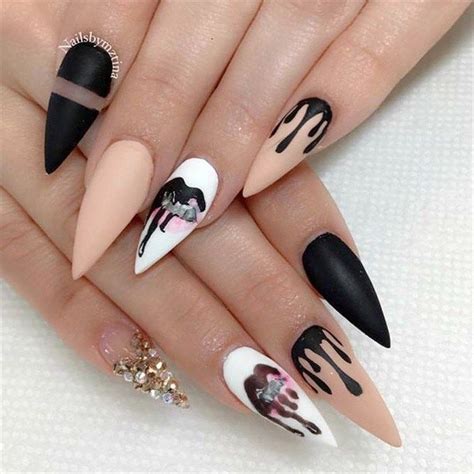 Las uñas acrílicas son una opción genial cuando quieres lucir una manicura estupenda, pero sientes que las tuyas no han crecido lo suficiente o simplemente te apetece lucir algo más profesional en un evento especial. Uñas Acrilicas Negras Mate 2020 : 42 Mejores diseños de uñas en tendencia (2020 ... / 2020 es un ...