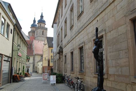 Das iwalewahaus ist teil der universität bayreuth und widmet sich der zeitgenössischen kunstwerke bildender und populärer. Ein Tag mit viel Zeit für Kultur und Genuss - Bayreuth.de