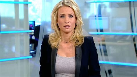 Dionne stax is known for her work on de slimste mens ter wereld (2012), nos journaal (1956) and de wereld draait door (2005). Dionne Stax brengt ons het NOS Journaal - Sterren op TV