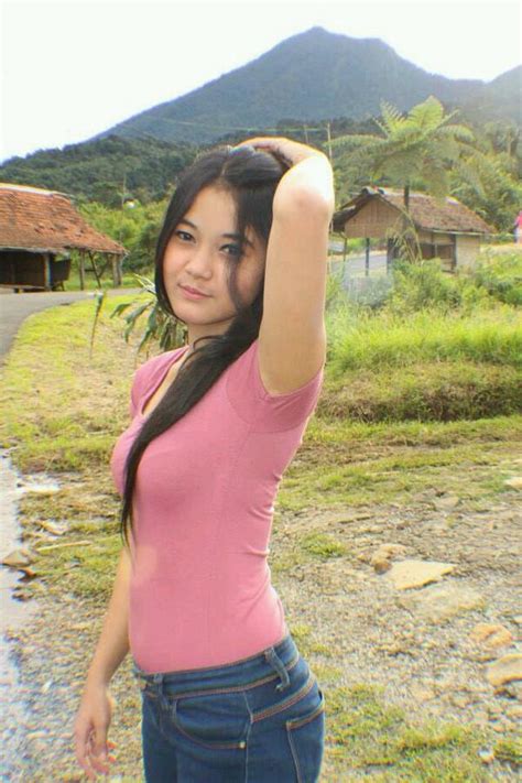 Pasti akan muncul banyak jawaban yang berbeda. Poto Cewe Pake Baju Ketat : Foto Ketat Body Hot Cewek ...