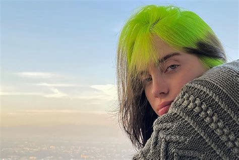 She first gained attention in 2015 when she uploaded the song ocean eyes to. Após terem gozado com o cabelo, Billie Eilish responde à letra