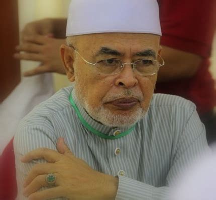 Bahwa beberapa undang undang di bidang ketenagakerjaan dipandang sudah tidak sesuai lagi dengan kebutuhan dan tuntutan pembangunan ketenagakerjaan, oleh karena itu perlu dicabut dan/atau ditarik kembali KOTA BARU - Mursyidul Am PAS, Datuk Haron Din membidas ...