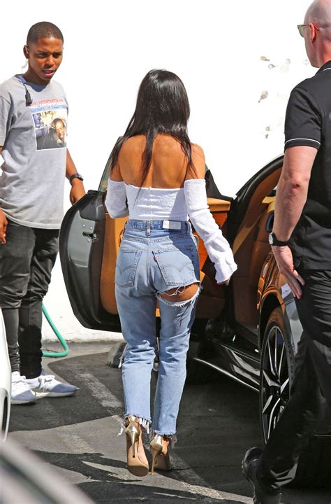 Kim kardashian accuses kourtney for stealing her fashion style. Kourtney Kardashian Casual Style - Outside a Studio in LA ...