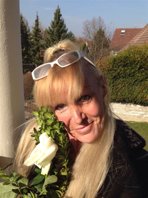 Jeune homme qui s'éclate avec cette vieille cougar au cheveux roux. Grand-Mères en Chaleur à Strasbourg, avec Louve, 55 ans ...