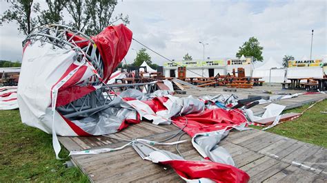 See who's going to pukkelpop 2021 in hasselt, belgium! Tent ingestort op Pukkelpop door noodweer | NU - Het ...