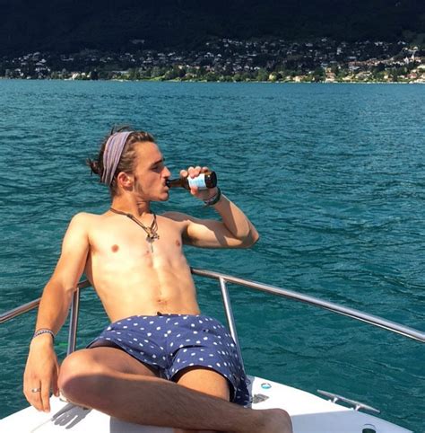 'elite' season 4 introduces new characters fromthe wealthy blanco family, along with prince phillipe von triesenberg, played by pol granch. Las fotos más sexys de Pol Granch y Manu Ríos, los nuevos ...