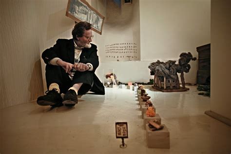 L'artista romano in mostra a palazzo. Pian dé Giullari: Fausto Delle Chiaie