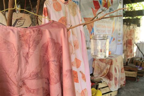 Lihat contoh seragam yang paling populer, terbaru, kemeja panjang, kemeja pendek, polo, atau batik. Contoh Baju Long Dress Kain Jumput / Disini, model terbaru floral long dress terbuat dari kain ...