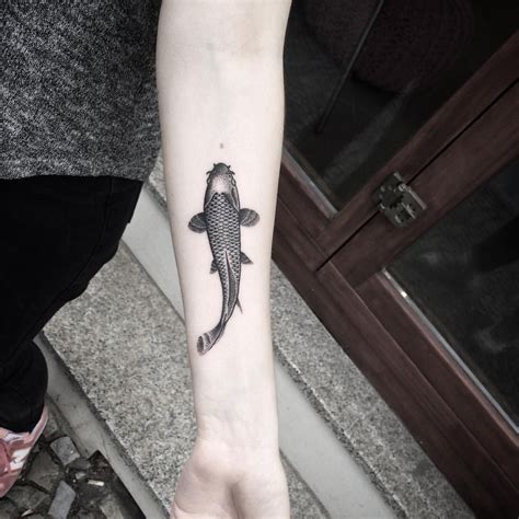 Es macht die person, die es trägt, zur wichtigsten frau des tages. Pin von Susanne Götz auf tattoos | Fisch tätowierungen ...