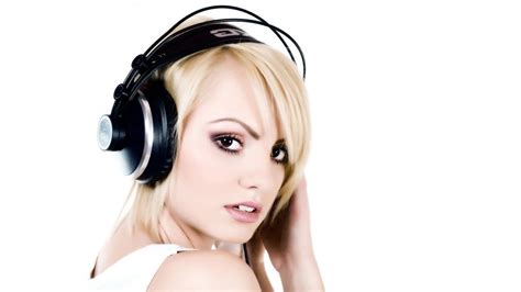 Suivez toute l'actualité française et internationale avec les news 24/7 women, Alexandra Stan, AKG HD Wallpapers / Desktop and ...