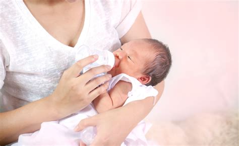 Alergi ini terjadi karena respons tak normal pada sistem kekebalan tubuh bayi, terhadap susu ataupun produk yang mengandung susu sapi. Benarkah Bayi Ibu Alergi Susu Sapi Formula? Cek Beberapa ...