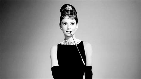 Audrey hepburn (born audrey kathleen ruston; Le scénario de Diamants sur canapés d'Audrey Hepburn vendu ...