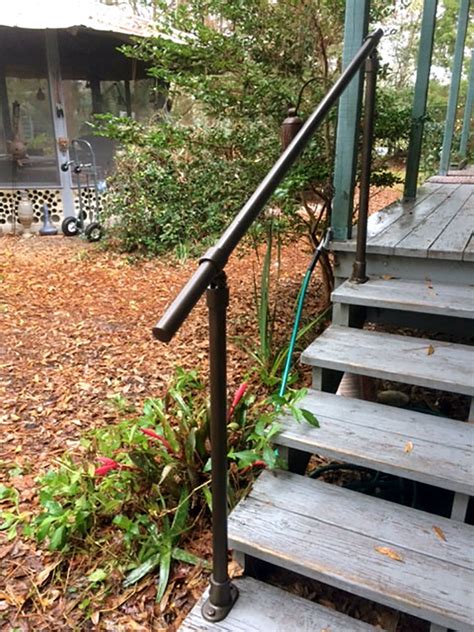 With the use of some wood and a few tools and supplies, you will be able to install a banister. 45+ Porch Railing Ideas You Can Build Yourself ...