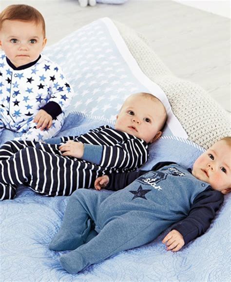 Inspirasi modis pembahasan baju bayi tentang trend model 33+ baju bayi perempuan set adalah jual set pakaian bayi perempuan terbaik lazada untuk anda yang ingin memberikan pakaian untuk bayi anda yang berusia 3 hingga 12 bulan salah satu pakaian yang bisa anda berikan padanya. 13+ Model Baju Bayi Perempuan & Laki-Laki Terbaru 2017