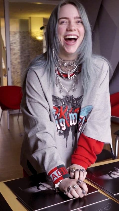 In october 2020, billie eilish told us via her annual vanity fair video interview we'd never see the tattoo she got earlier that year. 3.8 mi curtidas, 25.3 mil comentários - BILLIE EILISH ...