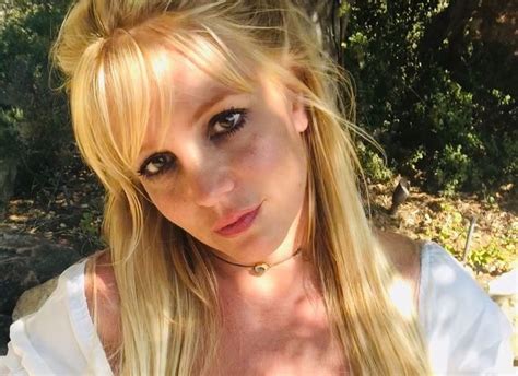 Самые новые твиты от britney spears (@britneyspears): Britney Spears tranquiliza fãs em vídeo e diz que está ...