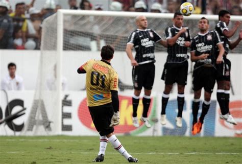 ʁoˈʒɛɾiu ˈsẽni sau paulos goalkeeper rogerio ceni scores his 100th career goal v corinthians. Malaysian Hollywood 2.0: Rogerio Ceni - the goalkeeper who ...