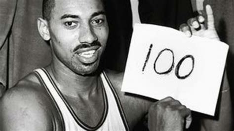 Giv det til wilt! efter at han nåede 80 råbte tilskuerne til 100. NBA: Se cumplen 55 años de los 100 puntos de Wilt ...