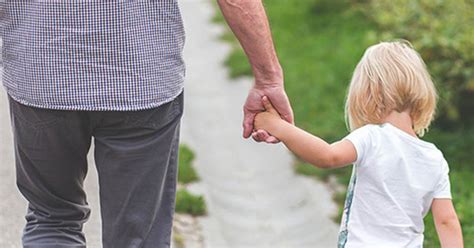 L'assegno unico per i figli viene riconosciuto mensilmente e spetta a partire dal settimo mese di gravidanza fino al compimento dei 21 anni. Assegno unico per figlio, un passo avanti: ecco il testo che andr